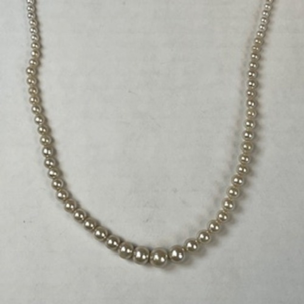 Vintage Graduated Faux Pearl Necklace Cream White Filigree Clasp 17 Inch Wedding - Picture 3 of 5